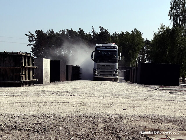 Magazyn szamb betonowych gotowych do transportu do Stary Sącz - certyfikowane zbiorniki z atestem